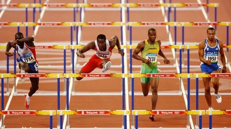 世体：今夏巴萨要引进一名前锋，目标包括伊萨克和迪亚斯